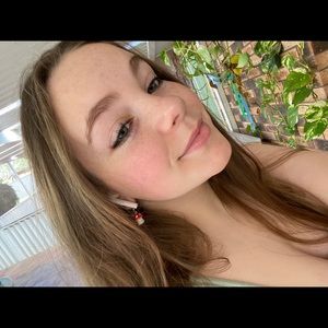 Meet your Posher, Caitlin